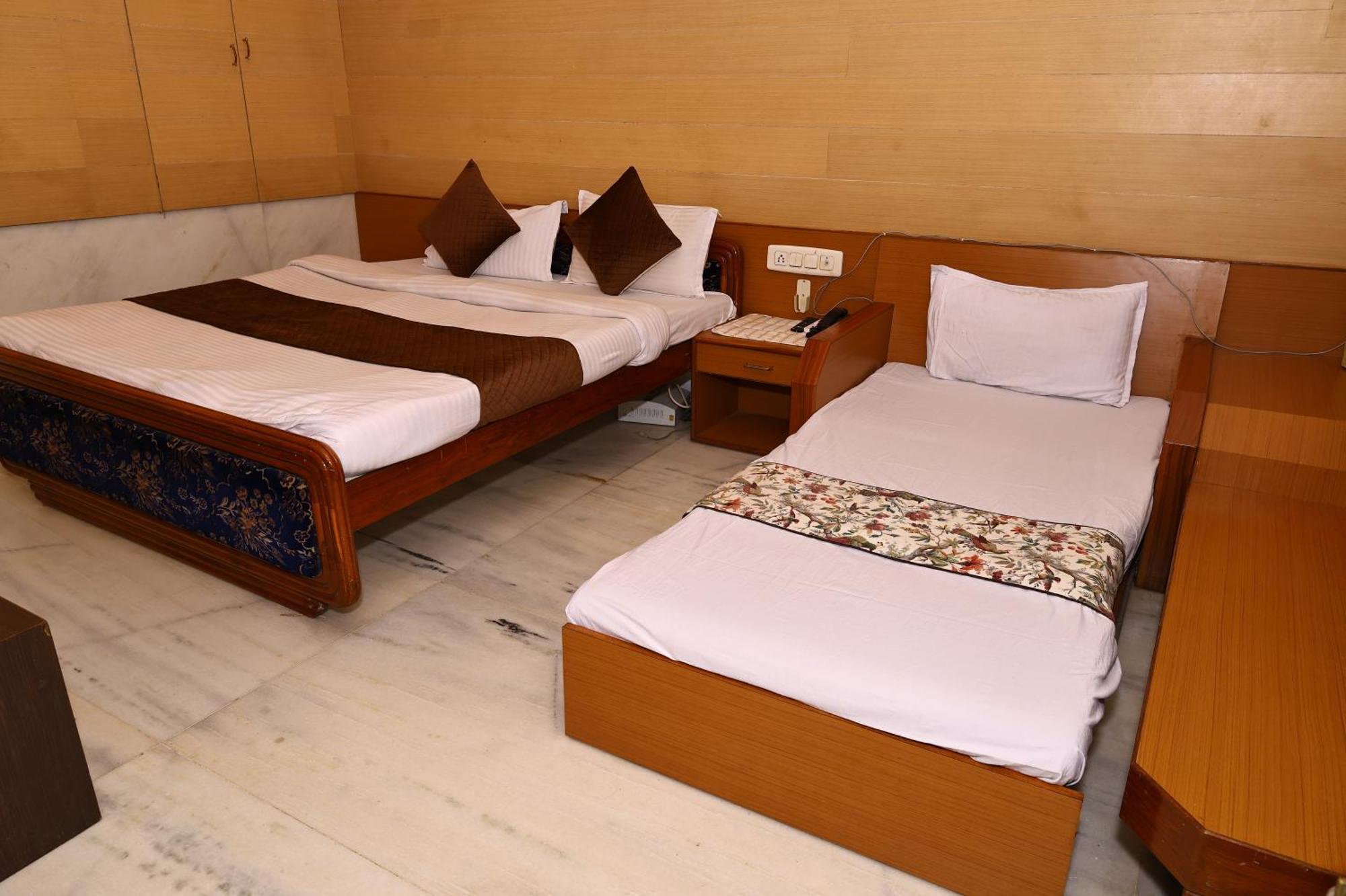 Hotel Suncity By Sharnam Nathdwara Bagian luar foto